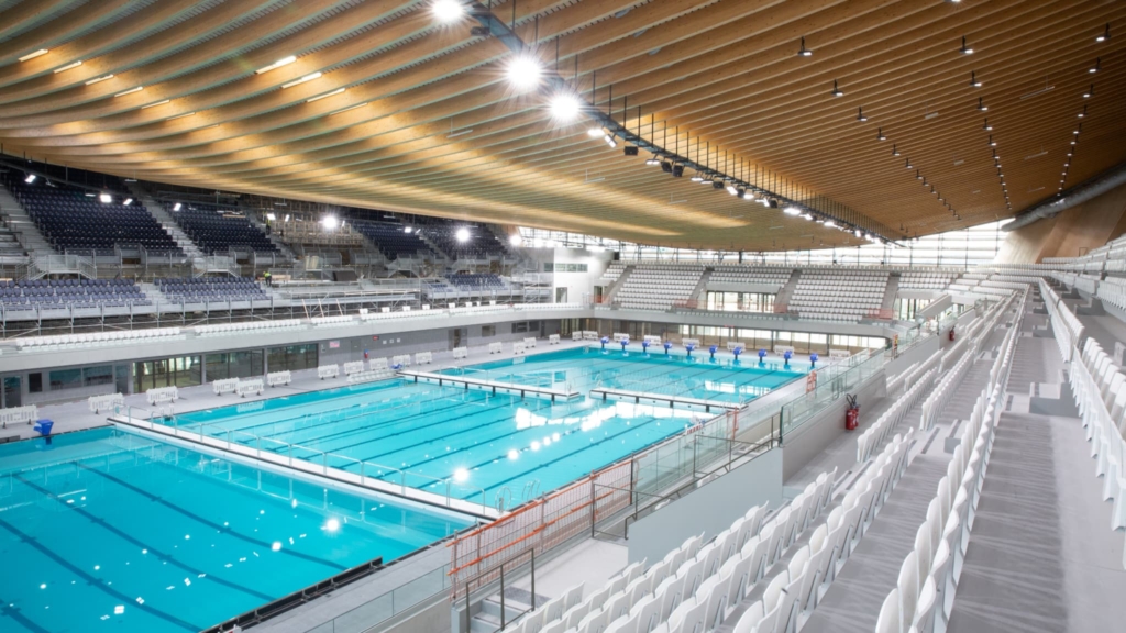 CENTRE AQUATIQUE OLYMPIQUE & FRANCHISSEMENT