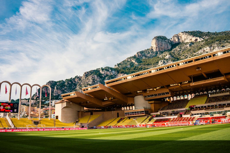 STADE LOUIS II À MONACO